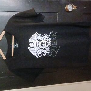 Queen Blk XXL band Tee with Crest logo and "Metal" letters spelling out "Queen"